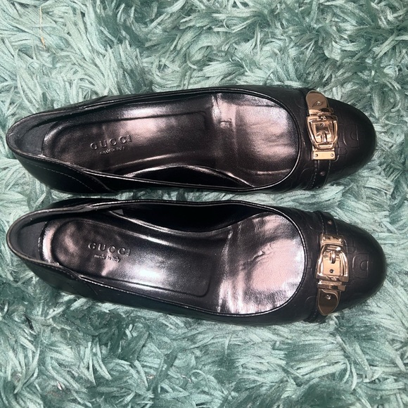 Gucci flats all black with gold buckle on front - Picture 2 of 6